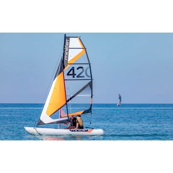 MiniCat 420 Emotion Aufblasbarer Katamaran Segelboot 3 MiniCat 420 Emotion Aufblasbarer Katamaran Segelboot – Bild 3